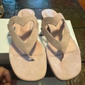Isa Tapia “Te Amo” heart leather thong slip on sandal in blush -size 39